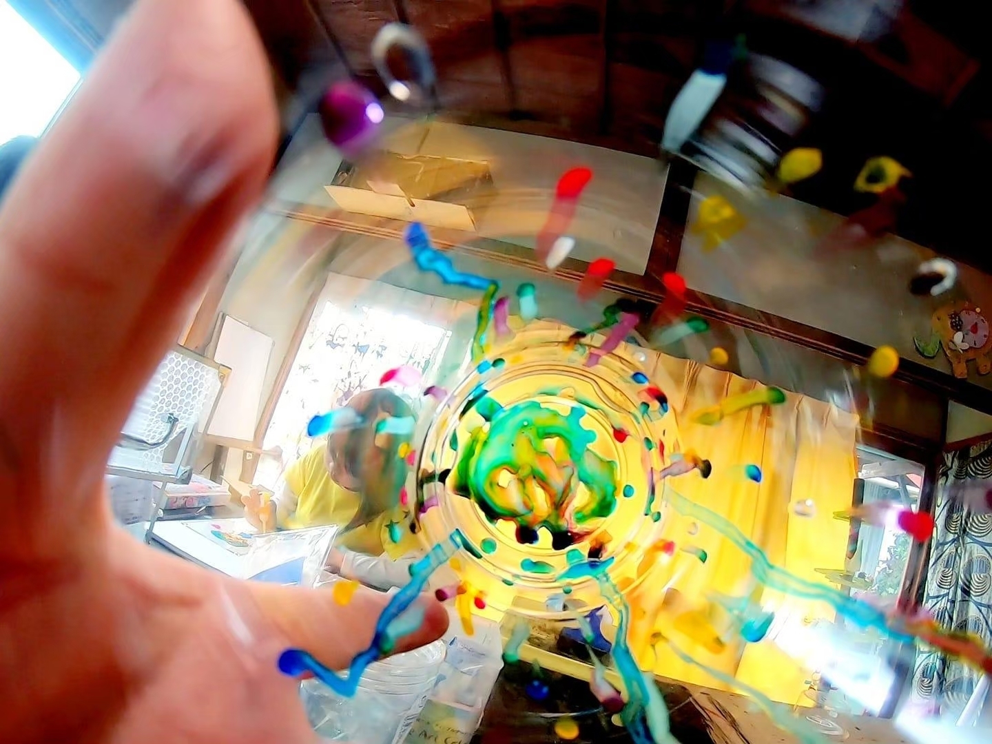 生徒作品：カラフルな絵画